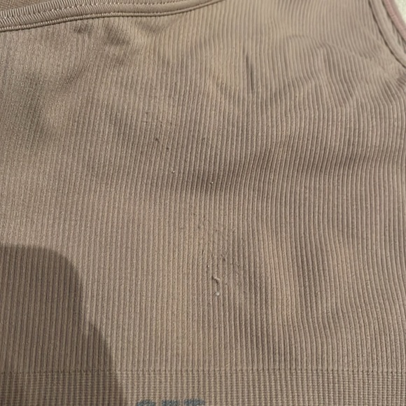 Set active sports bra and shorts - Picture 2 of 2